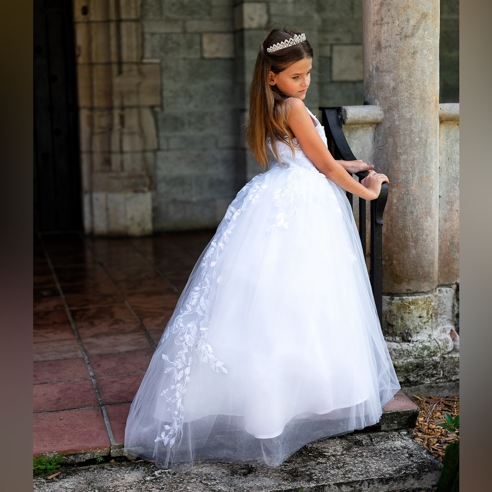 Flower Girl Dresses A Line Jewel Lace Applique Girls Pageant Dresses For Wedding
